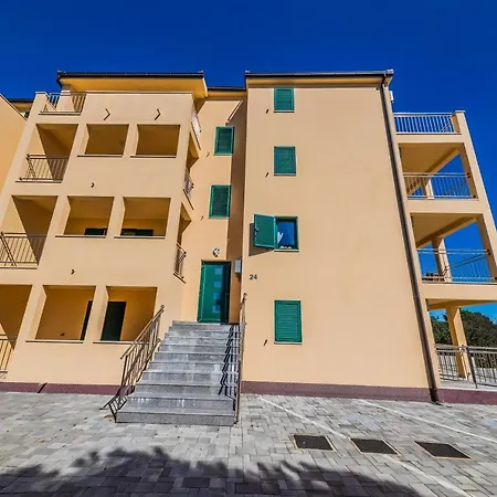 Ivana * Τρογκίρ