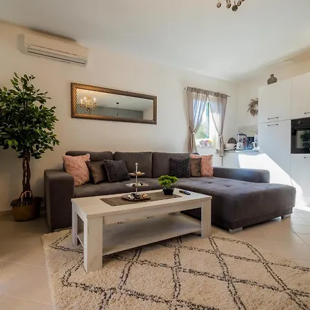 Apartment Ivana *
